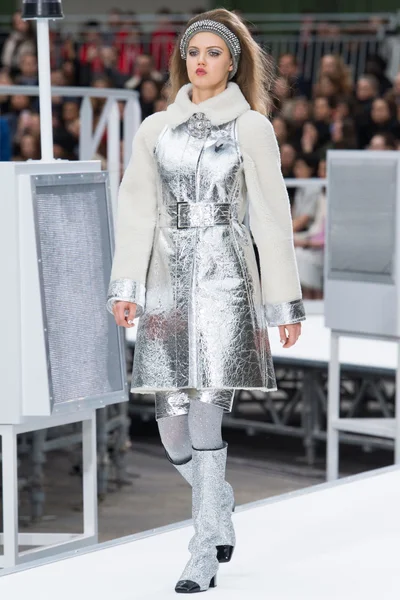 Look 7